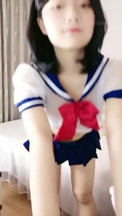 高颜值清纯短发妹子小尺度诱惑 情趣学生透视装椅子上漏奶自慰非常诱人 截图2