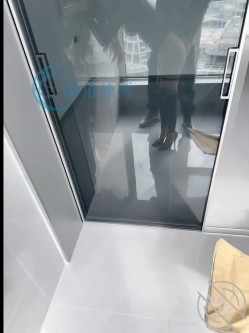 肤白貌美大长腿小嫂子『169310278101』淫荡嫂子喜欢玩刺激，趁着装修工人工作时悄悄做爱！ 截图14