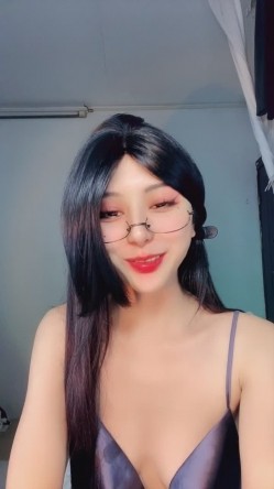 极品舔屏阿黑颜女神【蘸点蜜桃酱】门槛福利，太懂男人了，口活技术一流，高潮脸道具深喉 截图5