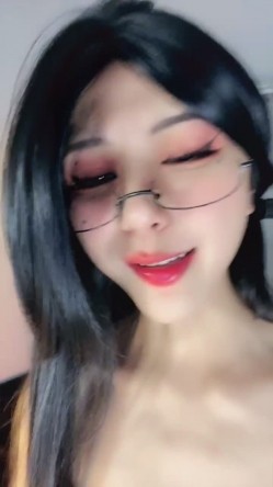 极品舔屏阿黑颜女神【蘸点蜜桃酱】门槛福利，太懂男人了，口活技术一流，高潮脸道具深喉 截图7