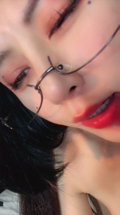 极品舔屏阿黑颜女神【蘸点蜜桃酱】门槛福利，太懂男人了，口活技术一流，高潮脸道具深喉 截图14