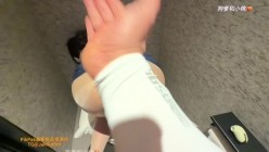 顶级美乳肥臀情侣调教博主「狗爹和小桃」《都市夜魅·粗暴占有》丝袜肥臀，骚穴又肏坏的一天，阳台之上 截图7