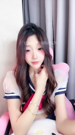 ️神级女神【董小姐】高端女神！模特身材~裸舞~道具自慰~白浆直流！ 截图1