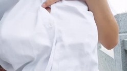黑色短裙，河边散步的小妹妹：我刚从家里自慰出来，好寂寞啊洗了个澡，内内都还没有穿，哦哦哦要尿啦尿 截图4