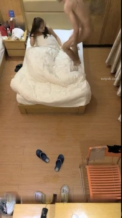 零零后小哥酒店空调机偷放摄像头找了个颜值不错的小姐偷拍趁着小姐洗澡偷偷调角度 截图8