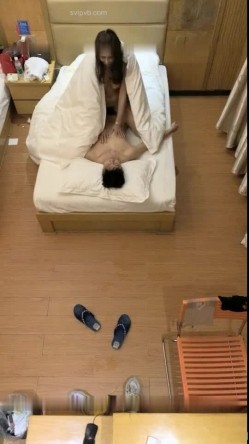 零零后小哥酒店空调机偷放摄像头找了个颜值不错的小姐偷拍趁着小姐洗澡偷偷调角度 截图11