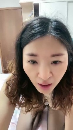 真实良家，杭州美人妻，【野花姐】，极品大奶子，卧室里搔首弄姿，好骚好让人兴奋 截图2