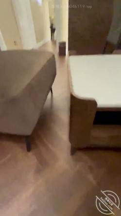 乱伦大神【会喷水的亲姐姐】临走时喝十个生鸡蛋，猛插大姐一个小时，下体失禁倒在床上抽搐 截图3