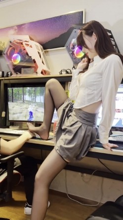 海鲜馒头穴女神『阿朱』 黑丝捆绑 被网友绑起来搞到内内都湿了 高清1080P原版 截图4