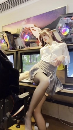 海鲜馒头穴女神『阿朱』 黑丝捆绑 被网友绑起来搞到内内都湿了 高清1080P原版 截图5