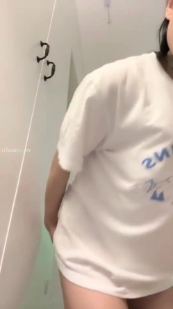 核弹！新女神下海~20小时~【马日安娜】这个真的很漂亮（下部）！来大姨妈还大秀，经血直流，略重口~！ 截图5