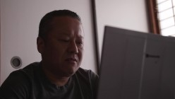MIDV-434 通勤中の電車で痴●集団にイキ狂わされた私… 怯える無口なOLの身動きを奪って敏感性器をイジくりサイレント輪● 八木奈々 截图3