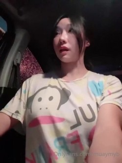 【你的淫荡姨妈】泰国轻熟人妻型巨乳网黄御姐「Muaymyb」露脸大尺度私拍 风骚露出男女通吃多穴满足 截图1