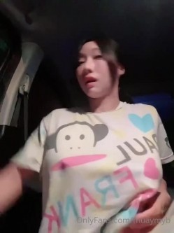 【你的淫荡姨妈】泰国轻熟人妻型巨乳网黄御姐「Muaymyb」露脸大尺度私拍 风骚露出男女通吃多穴满足 截图3