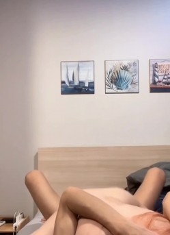 大神酒店露脸约炮刚刚离婚俩孩子宝妈 这车头灯还是非常的爱不释手 截图3