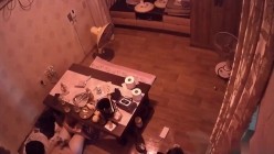 黑客破解网络摄像头偷拍 ️风骚私房菜馆老板娘陪客人喝酒玩嗨了直接啪啪 截图1