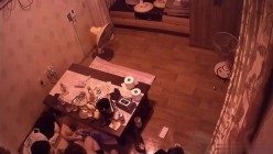 黑客破解网络摄像头偷拍 ️风骚私房菜馆老板娘陪客人喝酒玩嗨了直接啪啪 截图2