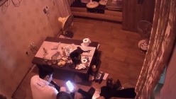 黑客破解网络摄像头偷拍 ️风骚私房菜馆老板娘陪客人喝酒玩嗨了直接啪啪 截图4