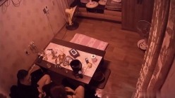 黑客破解网络摄像头偷拍 ️风骚私房菜馆老板娘陪客人喝酒玩嗨了直接啪啪 截图11