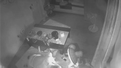 黑客破解网络摄像头偷拍 ️风骚私房菜馆老板娘陪客人喝酒玩嗨了直接啪啪 截图14