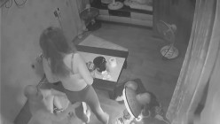 黑客破解网络摄像头偷拍 ️风骚私房菜馆老板娘陪客人喝酒玩嗨了直接啪啪 截图16