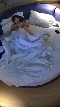 情趣台 大哥带媳妇儿开房 媳妇儿富态有气质 大哥刚出招 媳妇儿跟着默契配合 最后还内射了 截图1