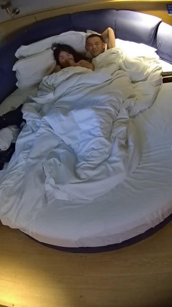 情趣台 大哥带媳妇儿开房 媳妇儿富态有气质 大哥刚出招 媳妇儿跟着默契配合 最后还内射了 截图8