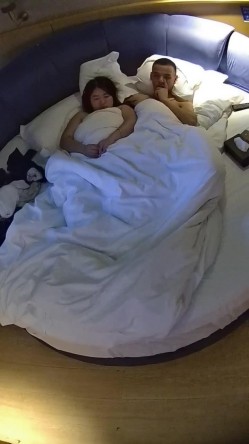 情趣台 大哥带媳妇儿开房 媳妇儿富态有气质 大哥刚出招 媳妇儿跟着默契配合 最后还内射了 截图10