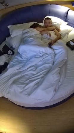 情趣台 大哥带媳妇儿开房 媳妇儿富态有气质 大哥刚出招 媳妇儿跟着默契配合 最后还内射了 截图11