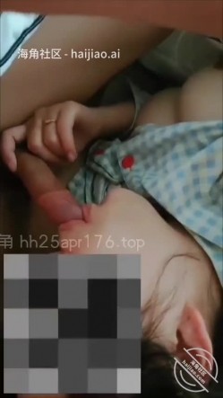 【我和我的女神爱妻】性爱记录，今天不用上学大早上爬上我的床吃鸡巴 截图2