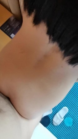 酒店让可爱女友穿上兔子装再打炮 高清完美露脸 截图5