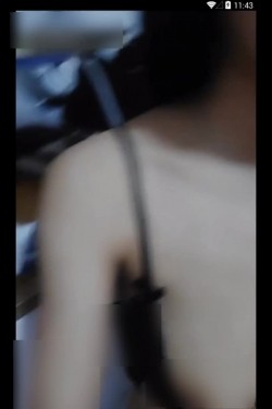 90后辣妈女主播轩轩娇妻90后带着哺乳期的宝宝玩裸聊黑丝吊带出脸还现场挤乳汁给狼粉看真是太拼了 截图2