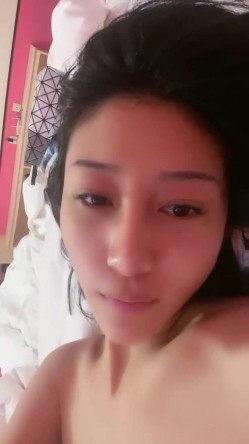 平胸界的天花板，【00小馒头】，明星脸~神似女星江疏影~特写掰逼，抠穴自慰，湿润的蝴蝶逼 截图12