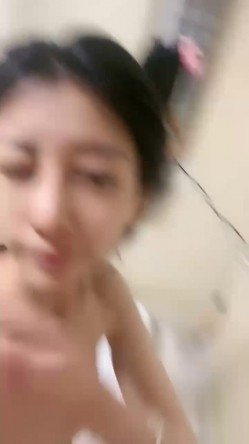 平胸界的天花板，【00小馒头】，明星脸~神似女星江疏影~特写掰逼，抠穴自慰，湿润的蝴蝶逼 截图13
