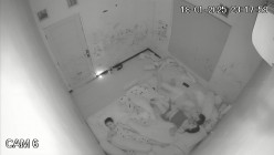 黑客破解家庭网络摄像头偷拍 极品夫妻 的日常性生活每次啪啪都需要道具插逼自慰热身再开干 截图3