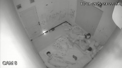 黑客破解家庭网络摄像头偷拍 极品夫妻 的日常性生活每次啪啪都需要道具插逼自慰热身再开干 截图8
