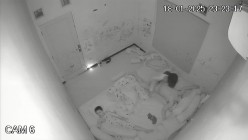 黑客破解家庭网络摄像头偷拍 极品夫妻 的日常性生活每次啪啪都需要道具插逼自慰热身再开干 截图9