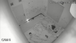 黑客破解家庭网络摄像头偷拍 极品夫妻 的日常性生活每次啪啪都需要道具插逼自慰热身再开干 截图11