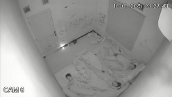 黑客破解家庭网络摄像头偷拍 极品夫妻 的日常性生活每次啪啪都需要道具插逼自慰热身再开干 截图14