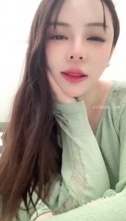 四川爆乳女神【炸土豆】夸张F奶 粉屄~扒逼道具自慰 截图1