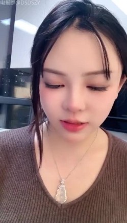 四川爆乳女神【炸土豆】夸张F奶 粉屄~扒逼道具自慰 截图13