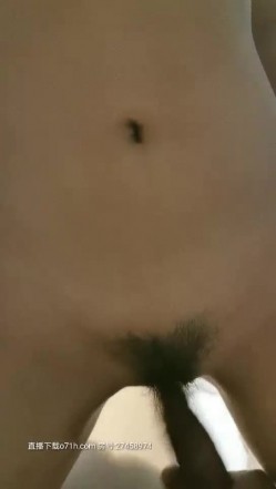 【小桃表妹】00后在校大学生，欠了一屁股债，找表哥开直播，身材非常极品 截图5