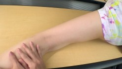 ARM-924 職場で足フェチがバレてしまい女性部下の脚奴●として何度も射精させられる Vol.2 截图7
