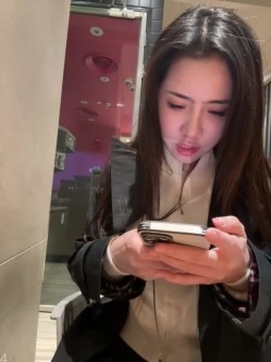 ️逆天户外主播【qingqing-ss】高颜值长腿丝袜、公园、商场餐厅大胆当着路人面裸露自慰 截图4