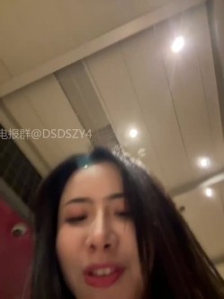 ️逆天户外主播【qingqing-ss】高颜值长腿丝袜、公园、商场餐厅大胆当着路人面裸露自慰 截图7