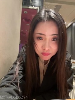 ️逆天户外主播【qingqing-ss】高颜值长腿丝袜、公园、商场餐厅大胆当着路人面裸露自慰 截图13