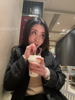 ️逆天户外主播【qingqing-ss】高颜值长腿丝袜、公园、商场餐厅大胆当着路人面裸露自慰 截图14