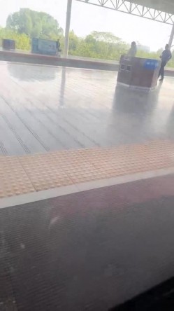千里送逼，坐上高铁去约炮，【妖娆小宝贝】，美腿御姐，高铁厕所自慰，奥迪车震 截图1