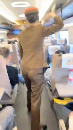 千里送逼，坐上高铁去约炮，【妖娆小宝贝】，美腿御姐，高铁厕所自慰，奥迪车震 截图5
