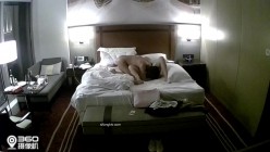 校门口温馨宾馆欣赏年轻学生情侣开房爱爱清纯可爱眼镜美少女开始装纯被小伙按倒挑逗舔逼用J8征服她很能叫唤 截图5